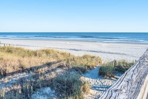 Beach nearby - Great Views & Pools Nice Avista  Resort Oceanfront (North Myrtle Beach)