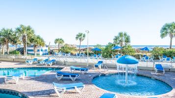 Alberca techada y alberca climatizada