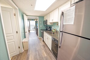 Frigorífic, microones, cafetera i tetera i torradora 