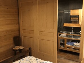 4 bedrooms, free WiFi