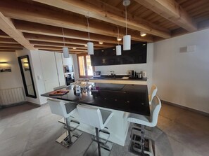 Fridge, microwave, dishwasher, coffee/tea maker