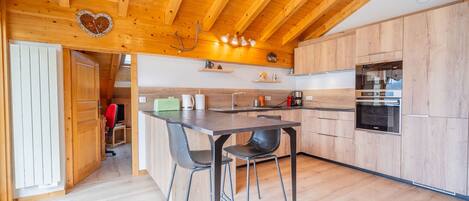 ثلاجة، ميكروويف، فرن، غسالة أطباق