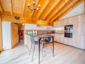 Réfrigérateur, micro-ondes, four, lave-vaisselle