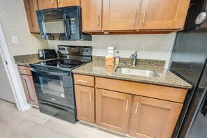 Refrigerador, microondas, parrilla de estufa y lavavajillas 