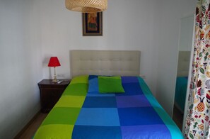 2 chambres, fer et planche à repasser, lit parapluie, Wi-Fi