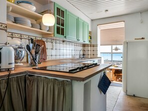 Kühlschrank, Ofen, Geschirrspüler, Hochstuhl