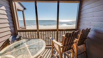 Tina de hidromasaje al aire libre