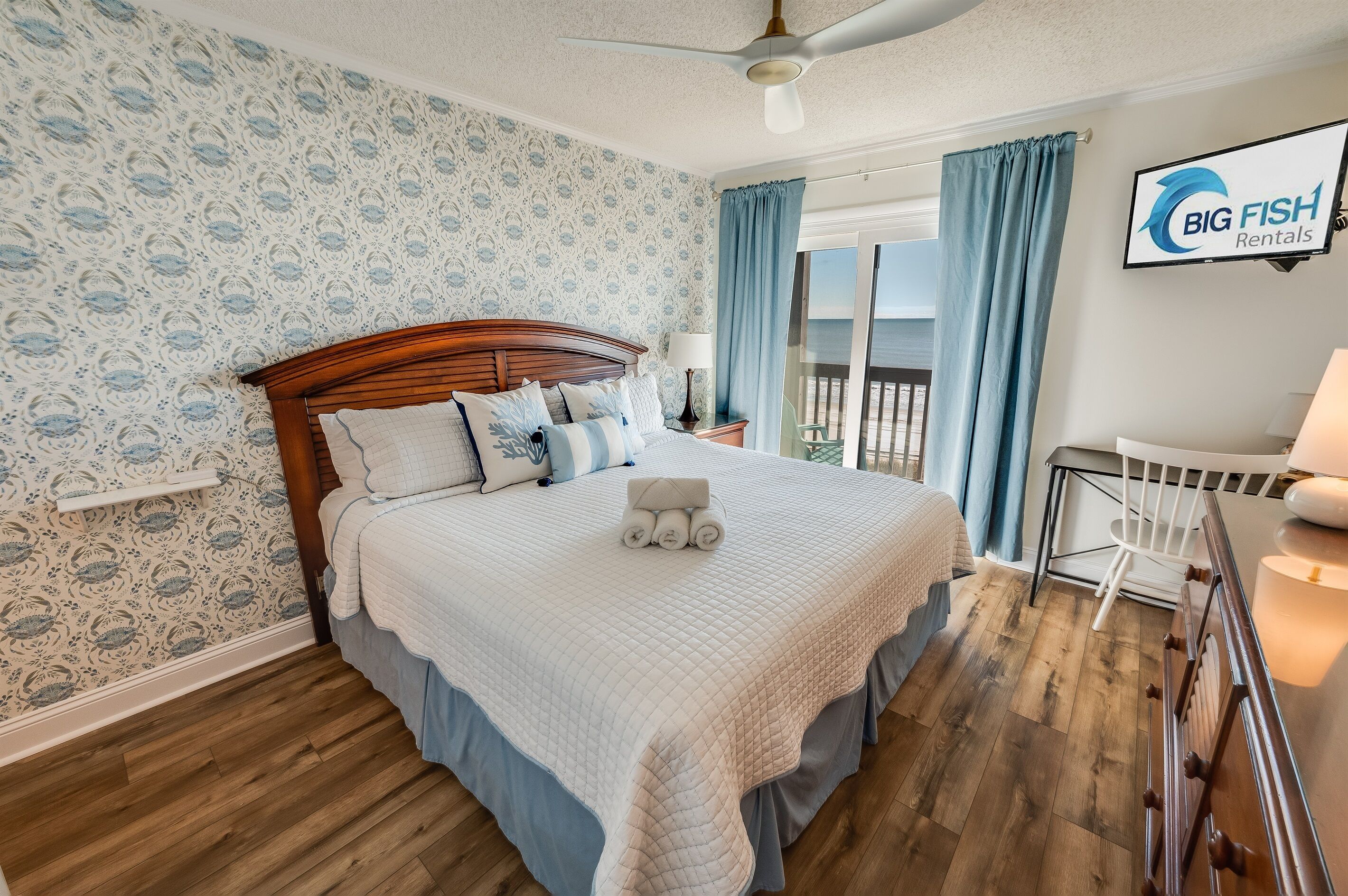 3 habitaciones, tabla de planchar con plancha, wifi y ropa de cama 