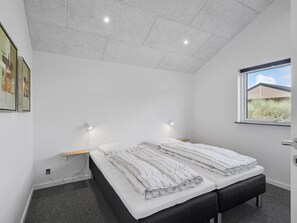 3 bedrooms, Internet