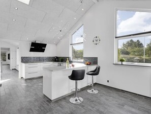 Fridge, microwave, dishwasher, cookware/dishes/utensils - "Billa" - 450m from the sea by Interhome (Blåvand)