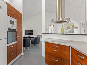 Frigorifero, microonde, forno, lavastoviglie