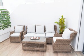 Property grounds - Spacious 3-bedroom / 2-bathroom w/ Large Terrace, 5-min to the Beach & Train (Tanger)