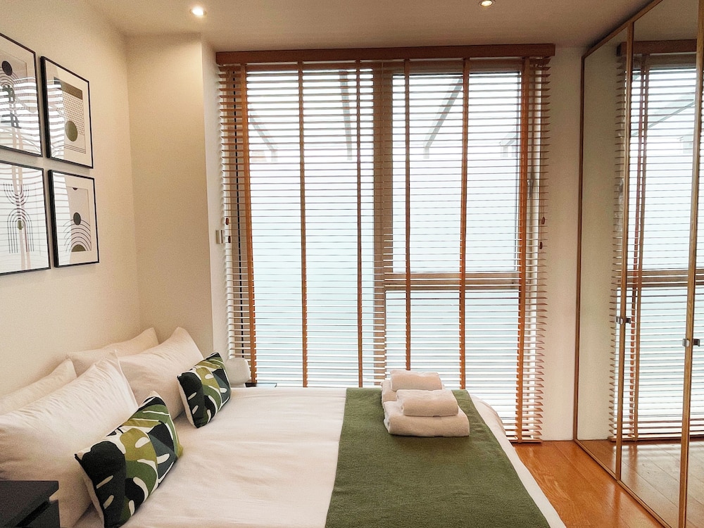 Central penthouse moments from Tower Bridge and fashionable Bermondsey