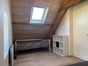 3 室のベッドルーム、アイロン / アイロン台、WiFi、ベッドシーツ