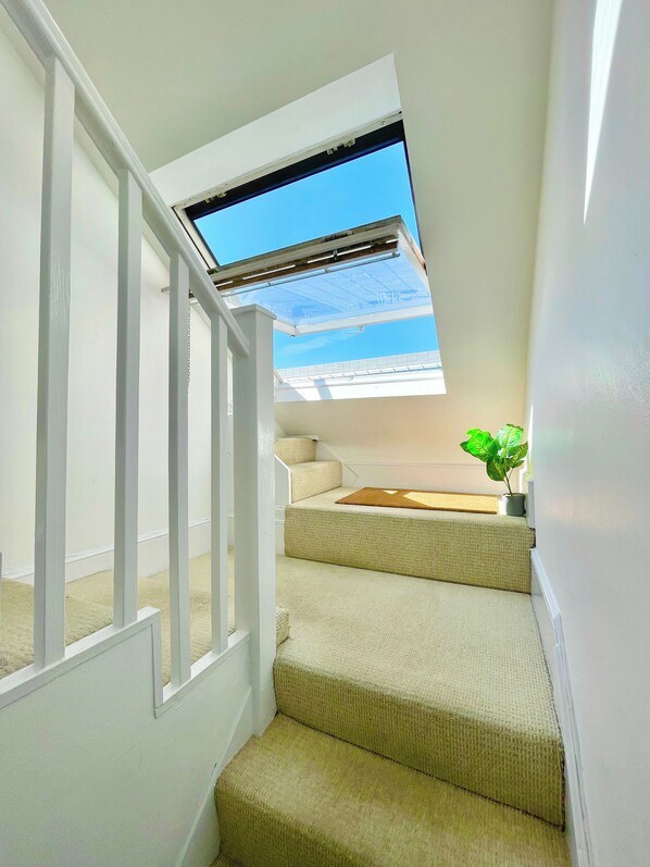 Interior - 3-BR Maisonette w/ Private Rooftop Terrace & FREE WiFi in Central Hammersmith (London)