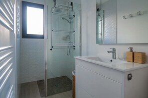 Douche, serviettes fournies