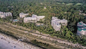 Exterior - 2114 Windsor- Oceanfront-Just Steps from the Beach! Seasonally Heated Pool! (Hilton Head Island)