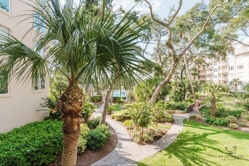 2114 Windsor- Beachfront! Seasonally heated pool!