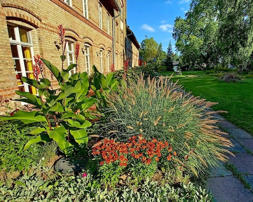 "Park apartment" in the listed Krahne art estate (max. 5 people)