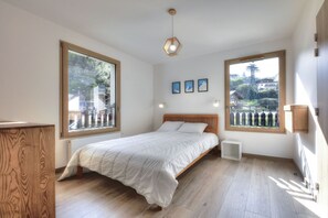 3 slaapkamers, een strijkplank/strijkijzer, gratis wifi, beddengoed