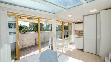Villa Deluxe - utsikt mot parken | Vardagsrum