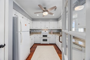 Coffee/tea maker, fridge, microwave, oven