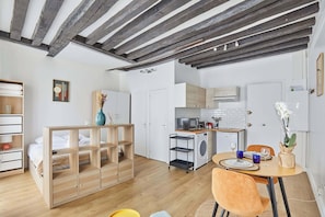 1 bedroom, iron/ironing board, WiFi, bed sheets - Lovely Studio - Center of Paris (Paris)