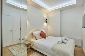 1 habitación, tabla de planchar con plancha, cuna de viaje y wifi 