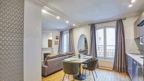 Dining - Charming Apartment Center of Paris by Studio Prestige (Paris)