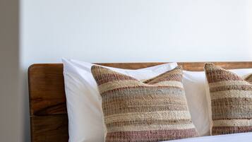 3 bedrooms, desk, iron/ironing board, travel cot