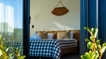 3 chambres, bureau, fer et planche Ă repasser, lit parapluie