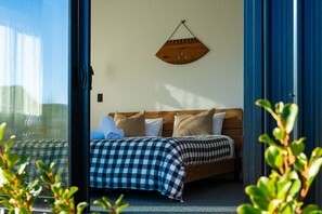 3 عدّة غرف نوم ومكتب ومكواة/لوح كي وسرير سفر