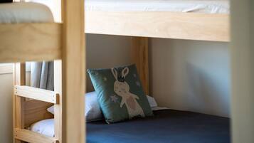 3 Schlafzimmer, Schreibtisch, Bügeleisen/Bügelbrett, Reisekinderbett