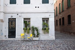 Outdoor dining - LEMON HOUSE (Venezia)