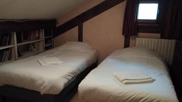 4 chambres, fer et planche à repasser, Wi-Fi, draps fournis