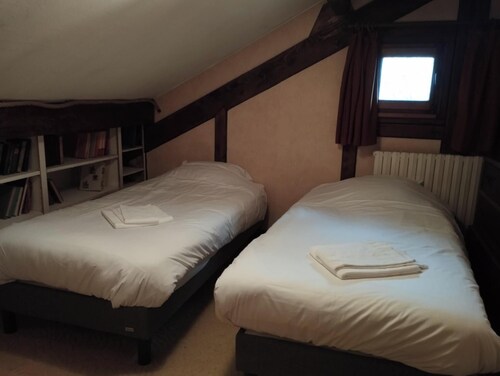 L'Authentique - Chalet sleeping 8 in a peaceful setting