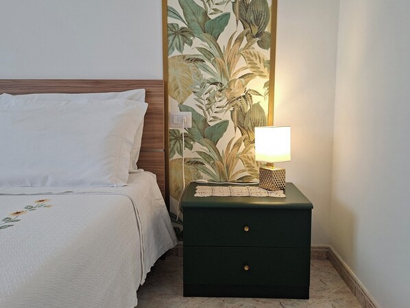1 habitación, tabla de planchar con plancha, wifi gratis y ropa de cama 