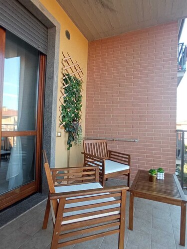 Two-room apartment with balcony, wifi and parking in serviced area