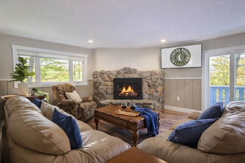 Robin`s Nest- Pool, Gym, Fireplace, Near the AT