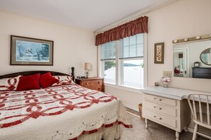 5 makuuhuonetta, työpöytä, ilmainen Wi-Fi