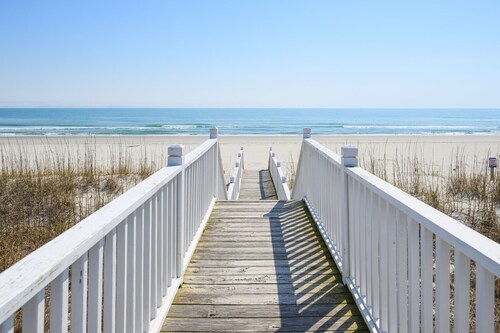 Oceanfront 8 BR Beach House with a Private Pool! Haven of Rest