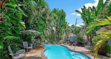 NEW! Historic Estate-Heated Pool - Two Guest Houses - Sleep16 - NEAR EVERYTHING