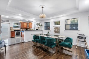 Dining - NEW! Historic Estate-Heated Pool - Two Guest Houses - Sleep16 - NEAR EVERYTHING (West Palm Beach)