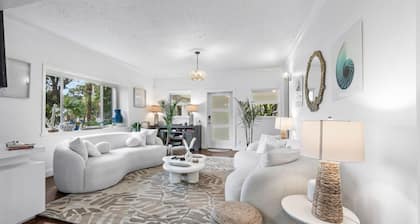 NEW! Historic Estate-Heated Pool - Two Guest Houses - Sleep16 - NEAR EVERYTHING