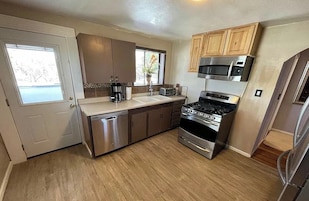 Comfort Apartment, Patio, Mountain View | 1 bedroom, individually decorated, individually furnished, desk