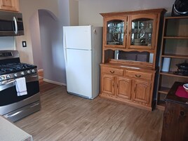 Microondas, horno, placa de cocina, lavavajillas