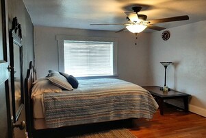 Comfort Apartment, Patio, Mountain View | 1 bedroom, individually decorated, individually furnished, desk