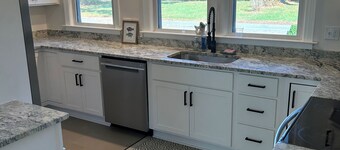 Charming 3-bedroom house with WiFi, AC in fantastic Gloucester Point