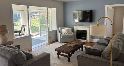 Charming 3-bedroom house with WiFi, AC in fantastic Gloucester Point