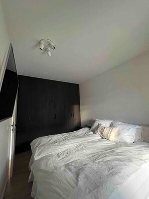 1 slaapkamer, een bureau, wifi